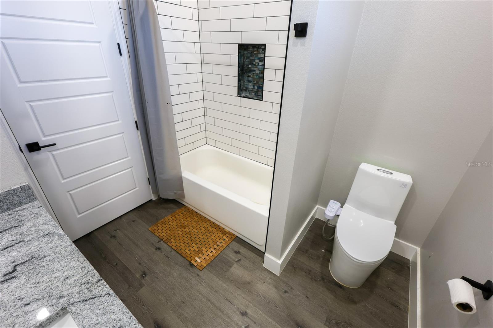 Listing photo id 27 for 7070 63rd Street N