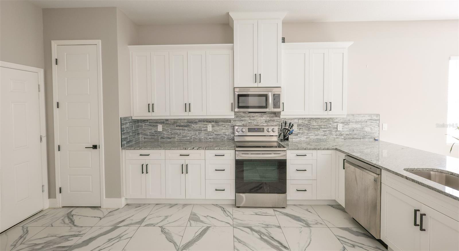 Listing photo id 1 for 7070 63rd Street N