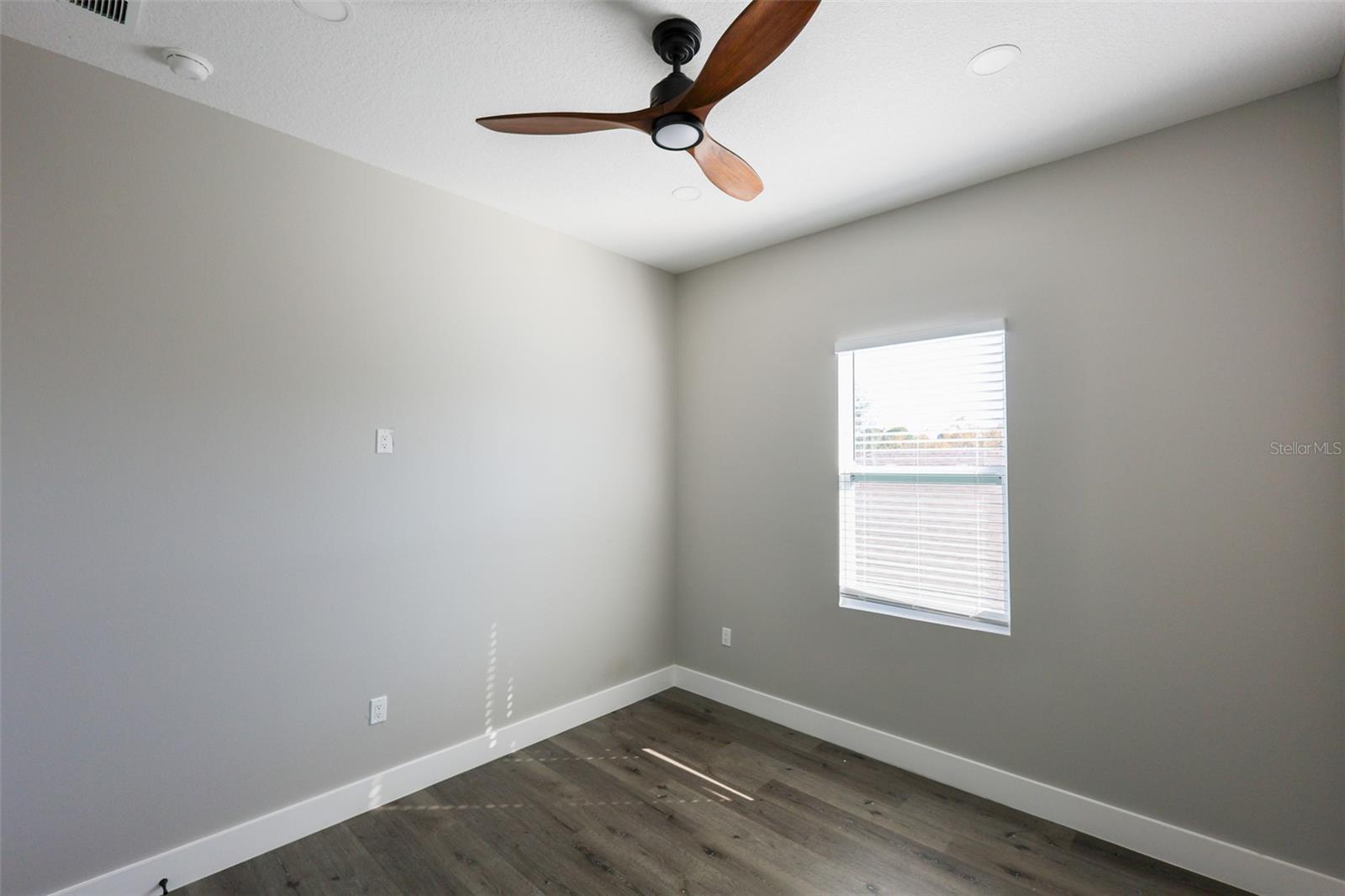 Listing photo id 29 for 7070 63rd Street N