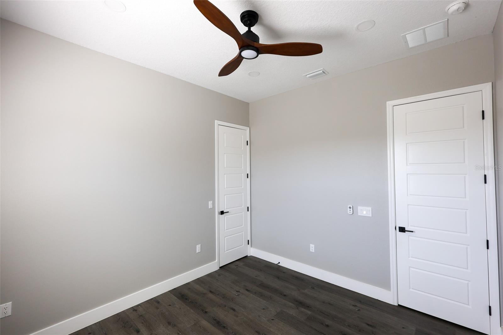 Listing photo id 30 for 7070 63rd Street N