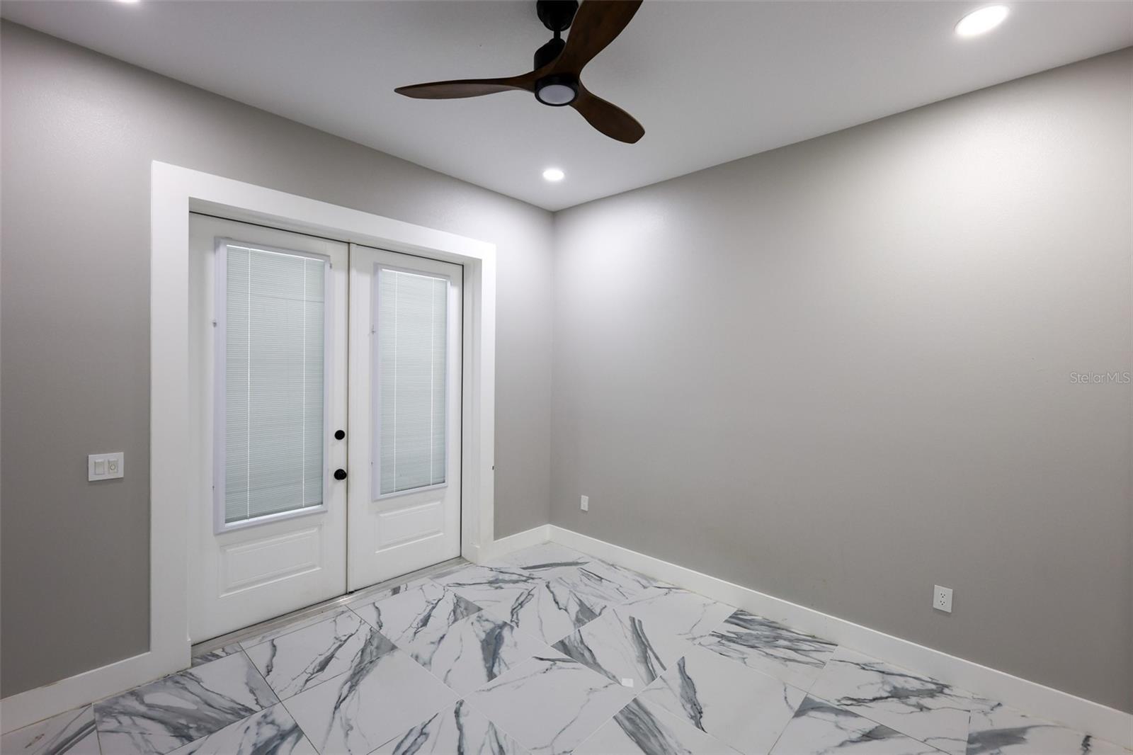 Listing photo id 33 for 7070 63rd Street N