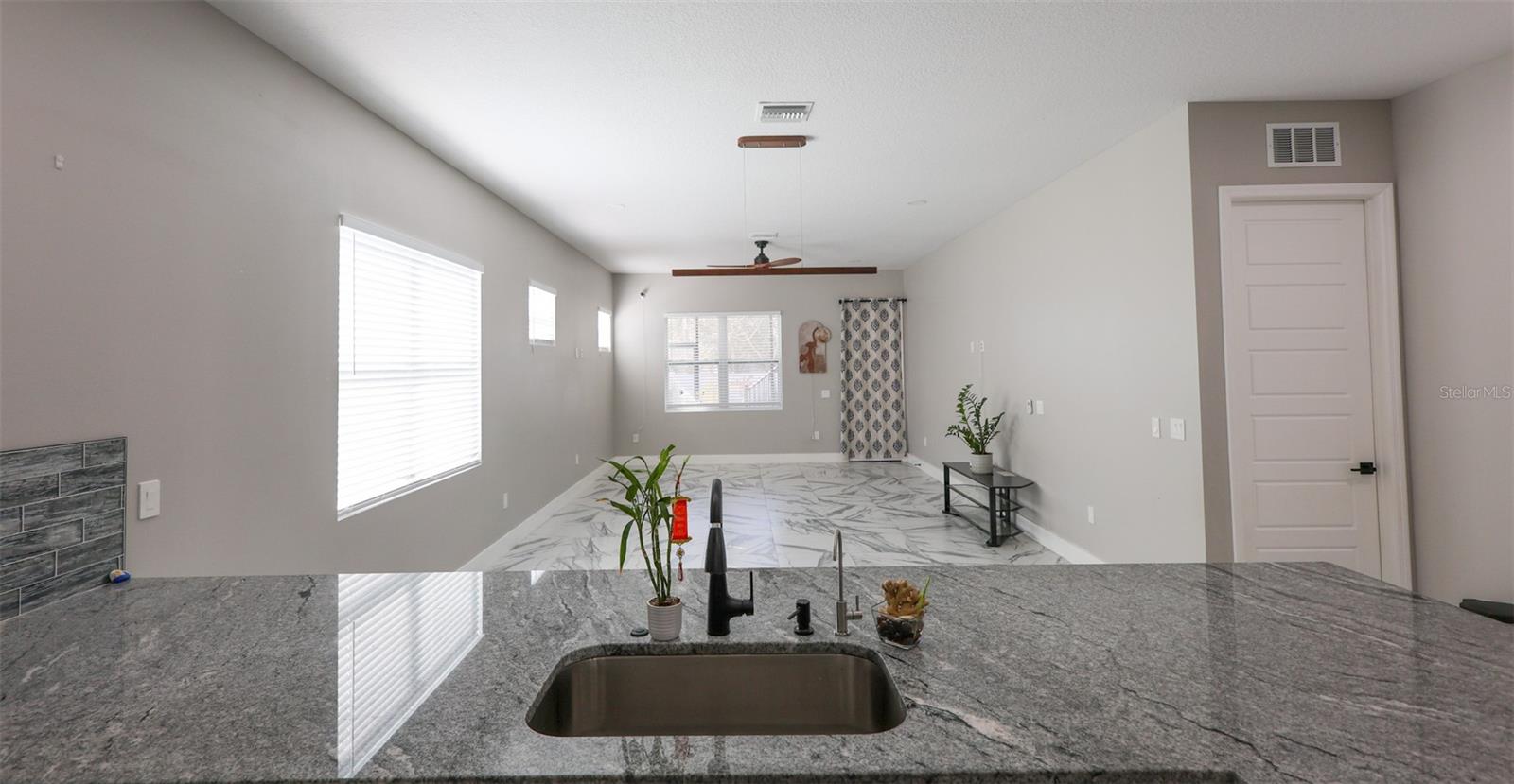 Listing photo id 2 for 7070 63rd Street N