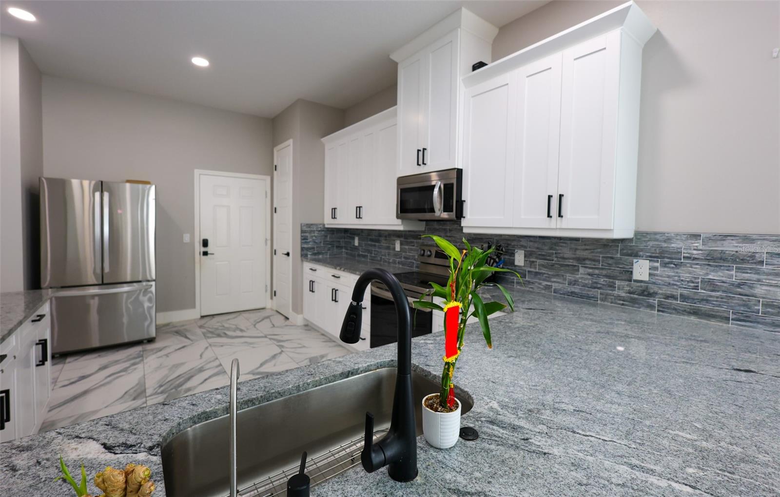 Listing photo id 3 for 7070 63rd Street N