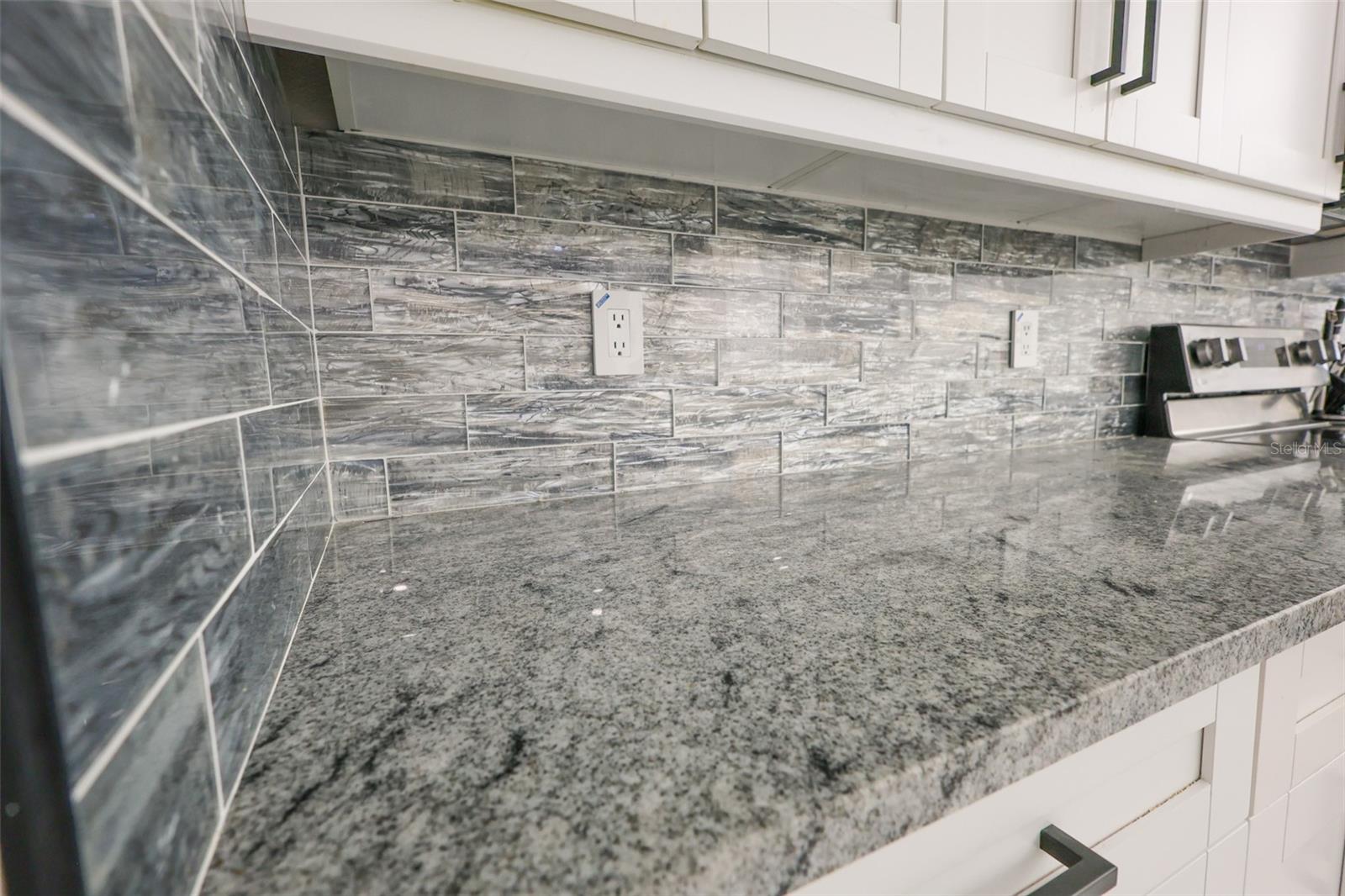 Listing photo id 5 for 7070 63rd Street N