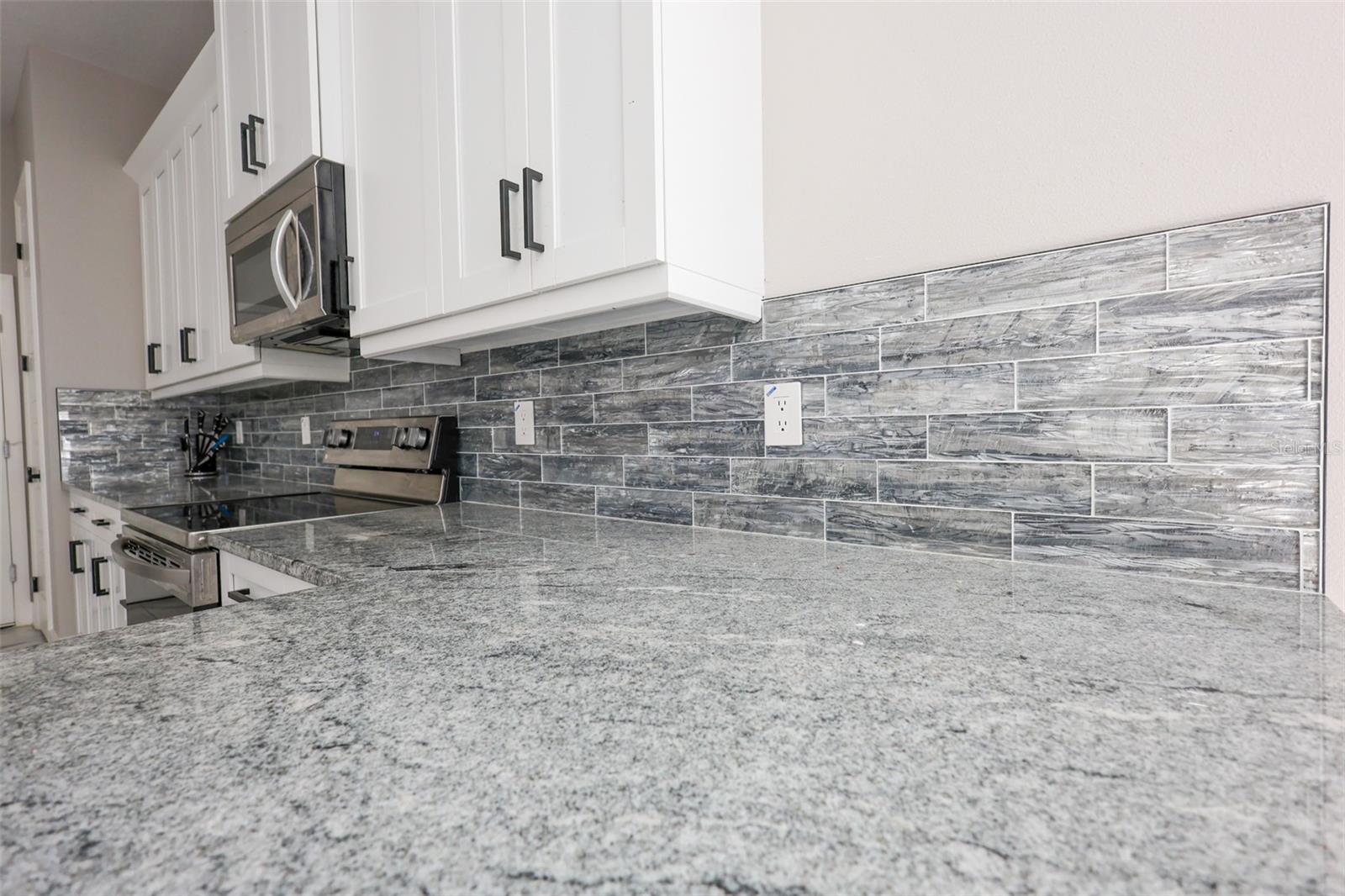 Listing photo id 6 for 7070 63rd Street N