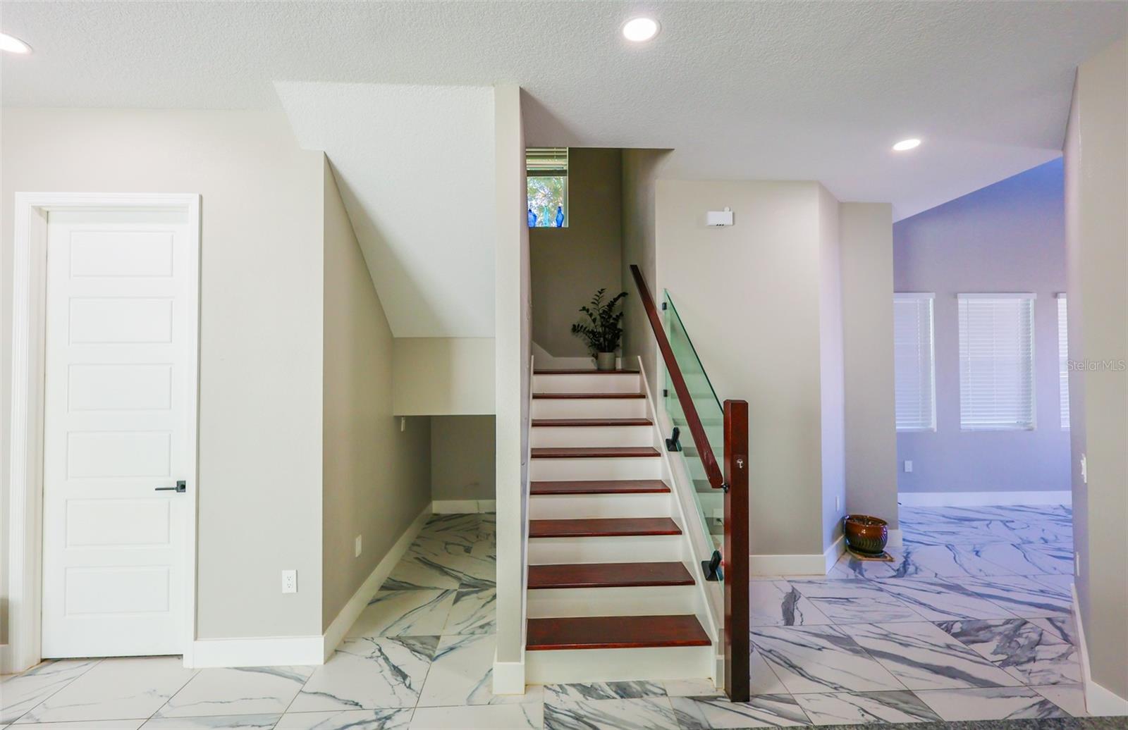 Listing photo id 7 for 7070 63rd Street N