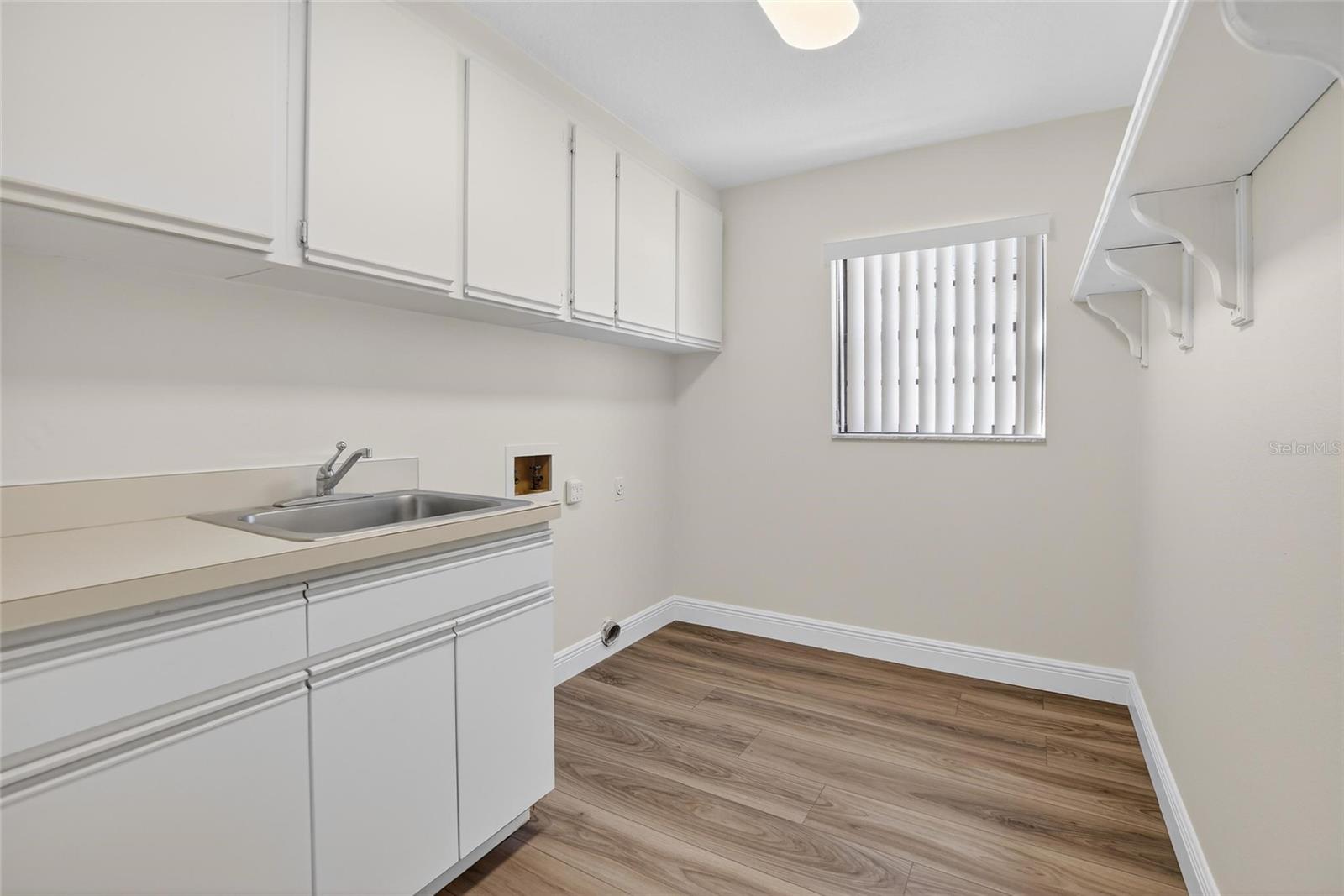 Image 27 of 65 For 1741 Shady Leaf Drive