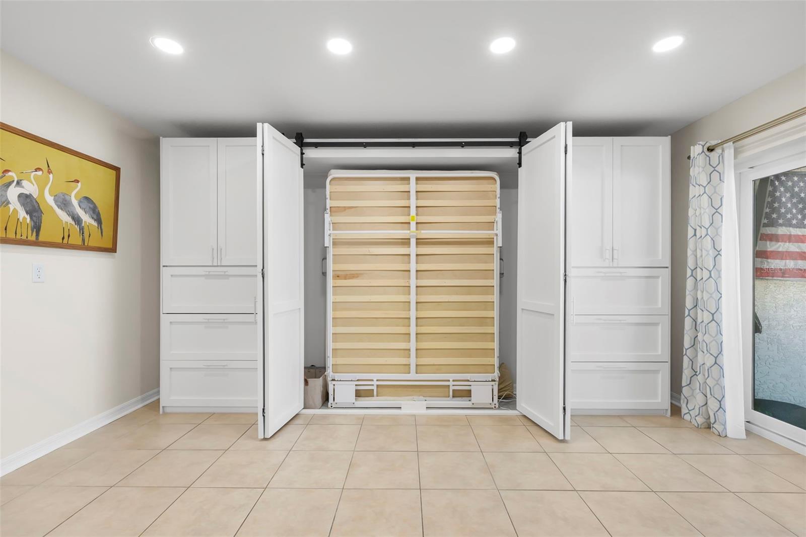 Listing photo id 9 for 2394 Hanover Drive