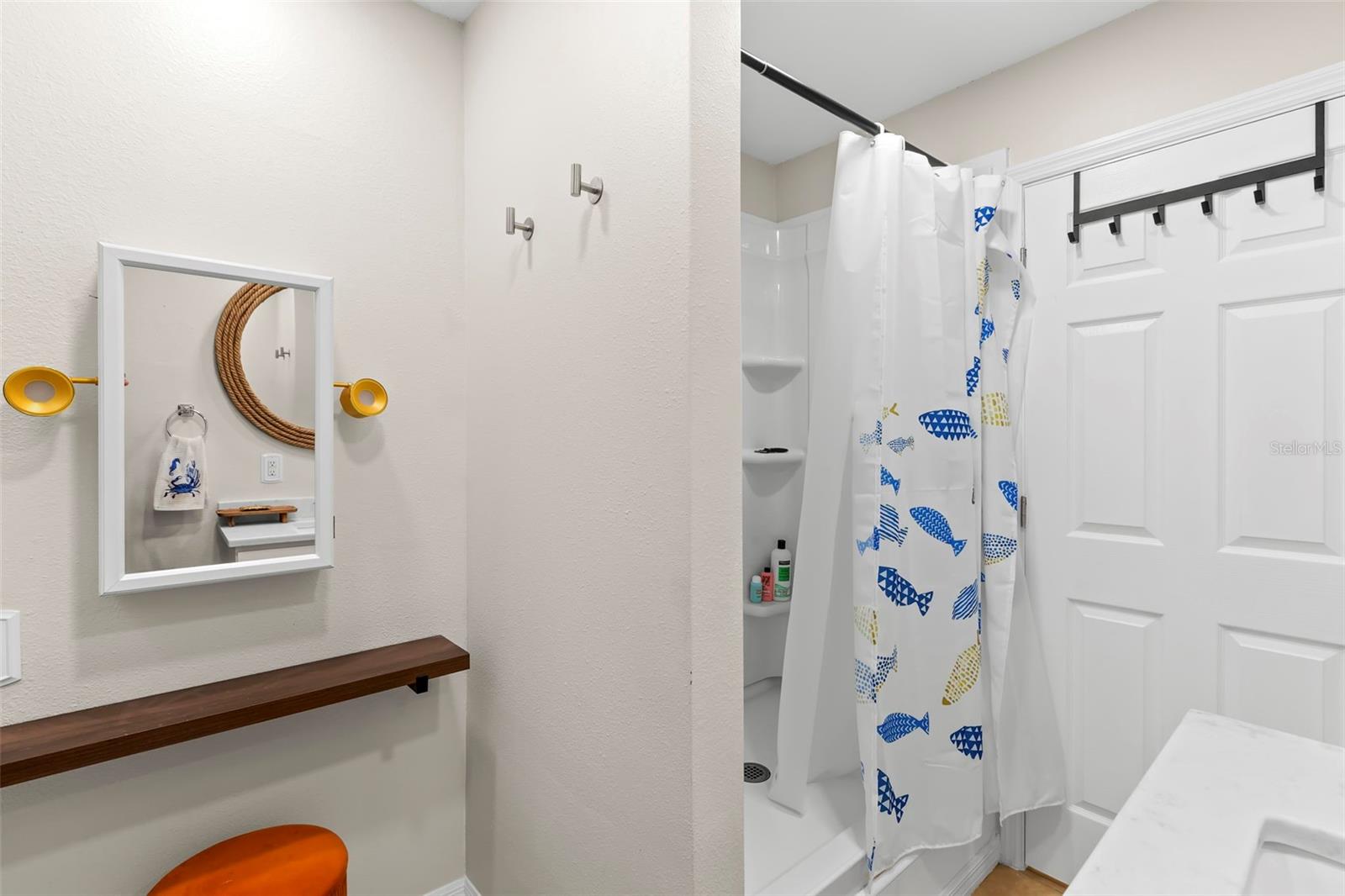 Listing photo id 11 for 2394 Hanover Drive