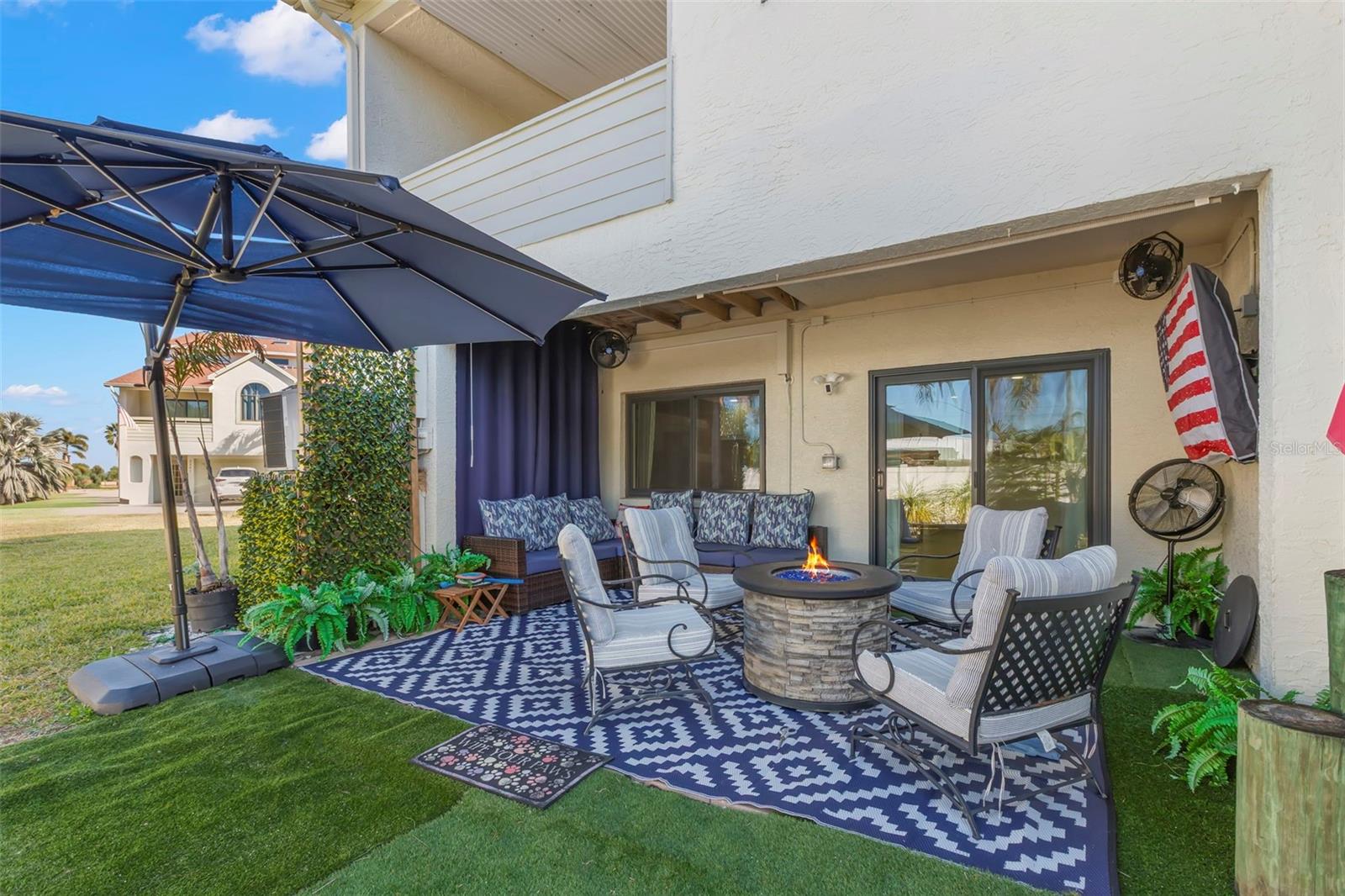 Listing photo id 13 for 2394 Hanover Drive