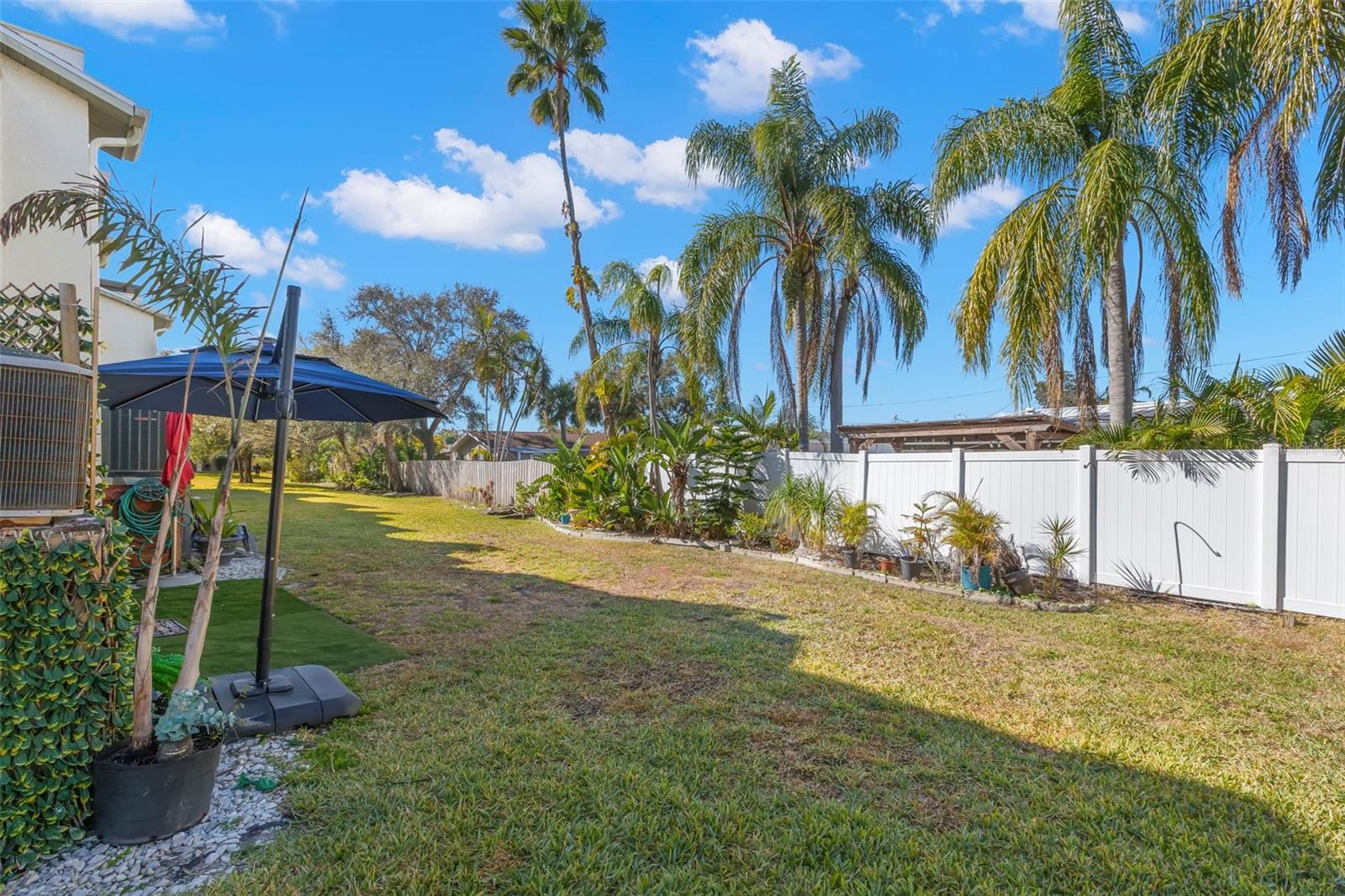 Listing photo id 14 for 2394 Hanover Drive