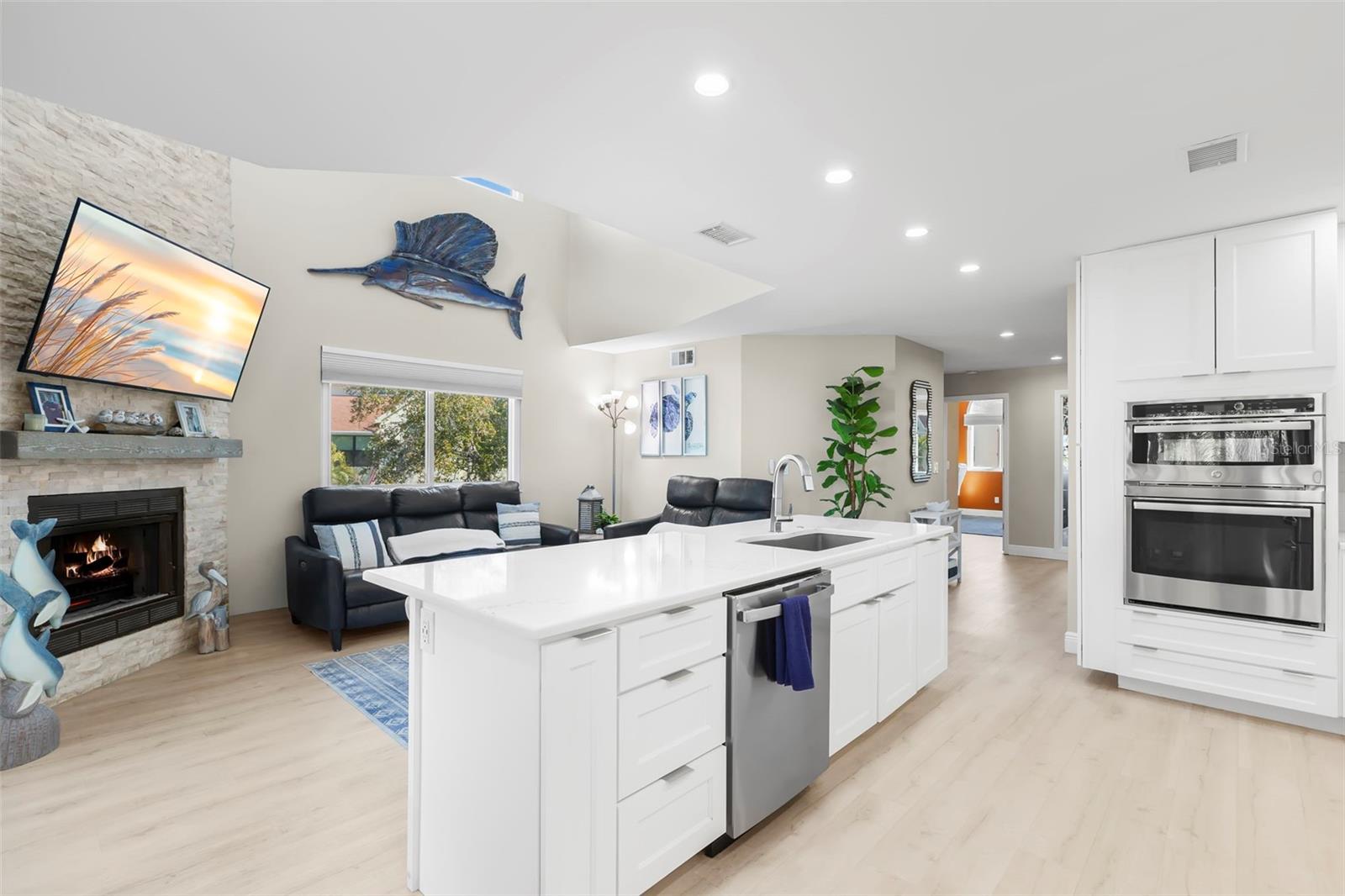 Listing photo id 23 for 2394 Hanover Drive