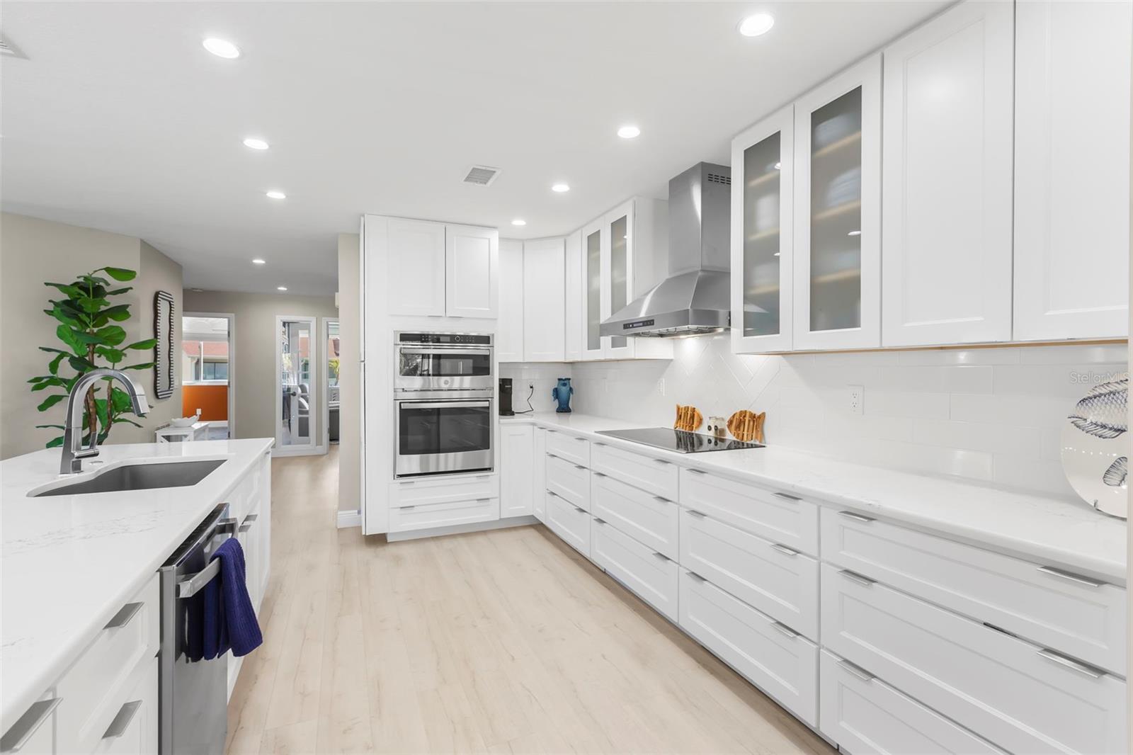 Listing photo id 24 for 2394 Hanover Drive