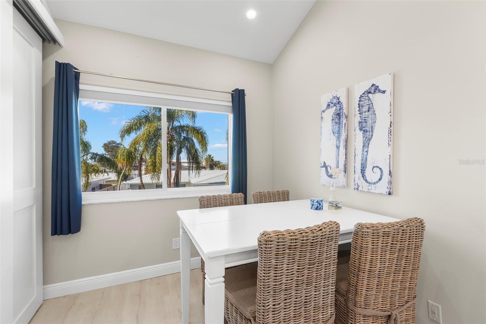 Listing photo id 26 for 2394 Hanover Drive