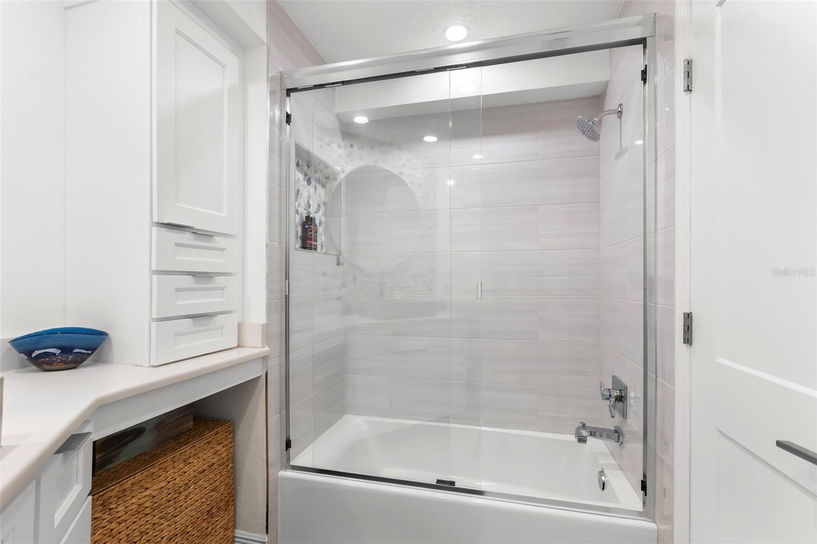 Listing photo id 30 for 2394 Hanover Drive