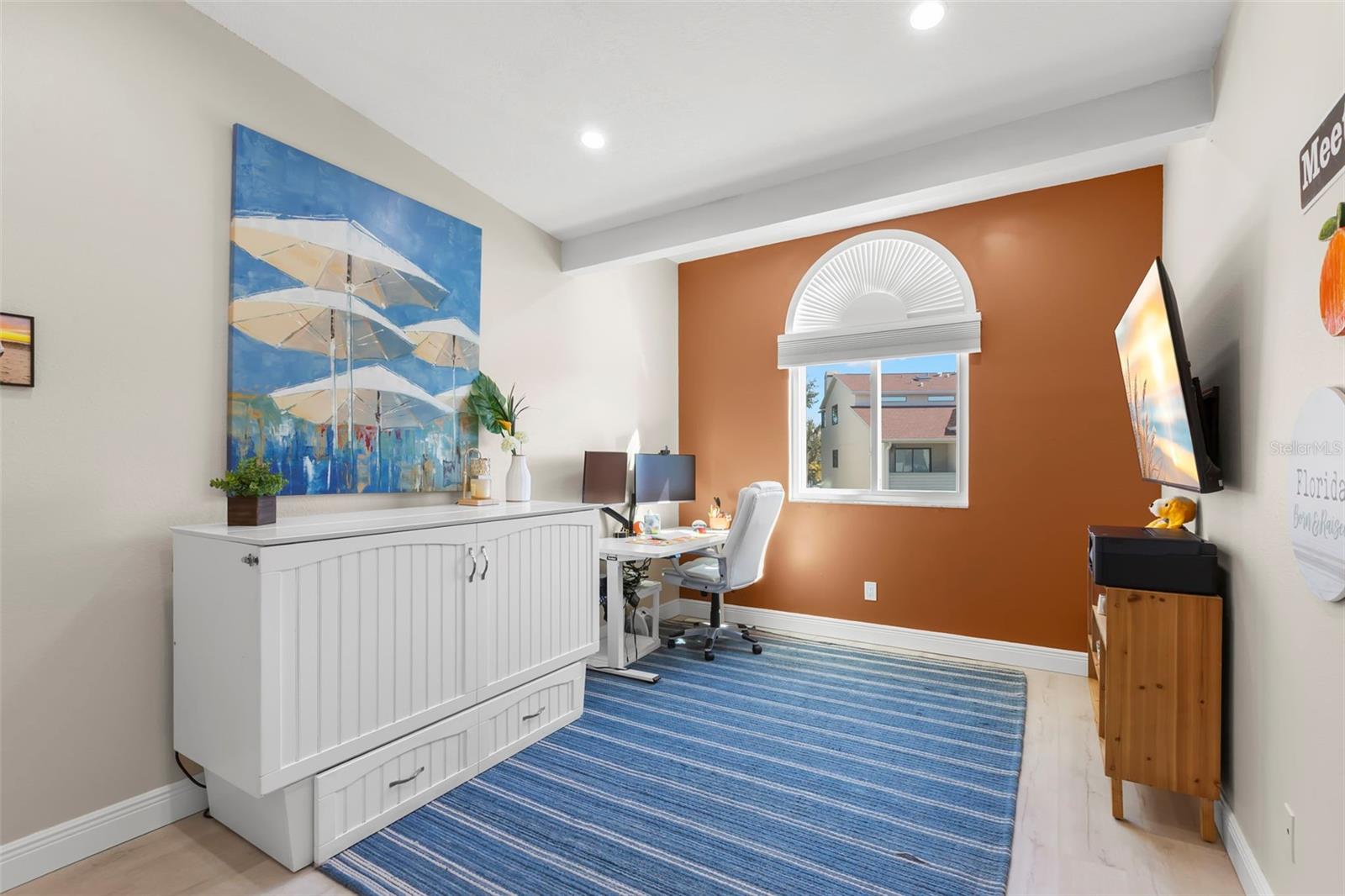 Listing photo id 31 for 2394 Hanover Drive