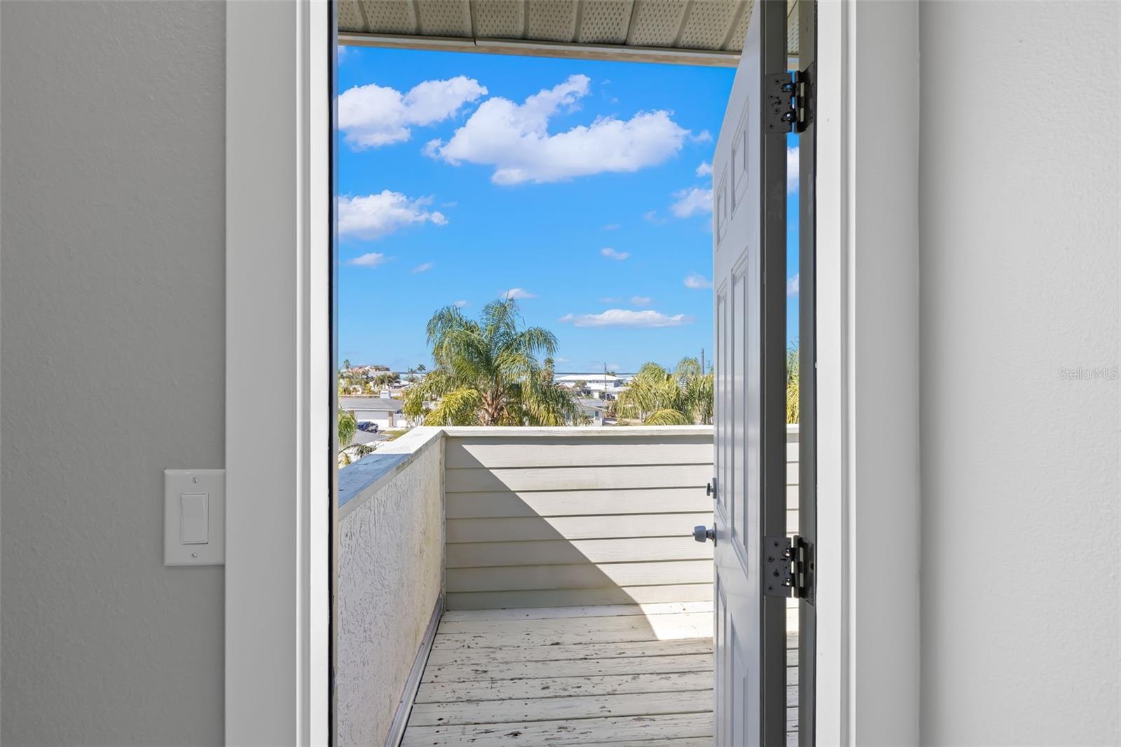 Listing photo id 35 for 2394 Hanover Drive