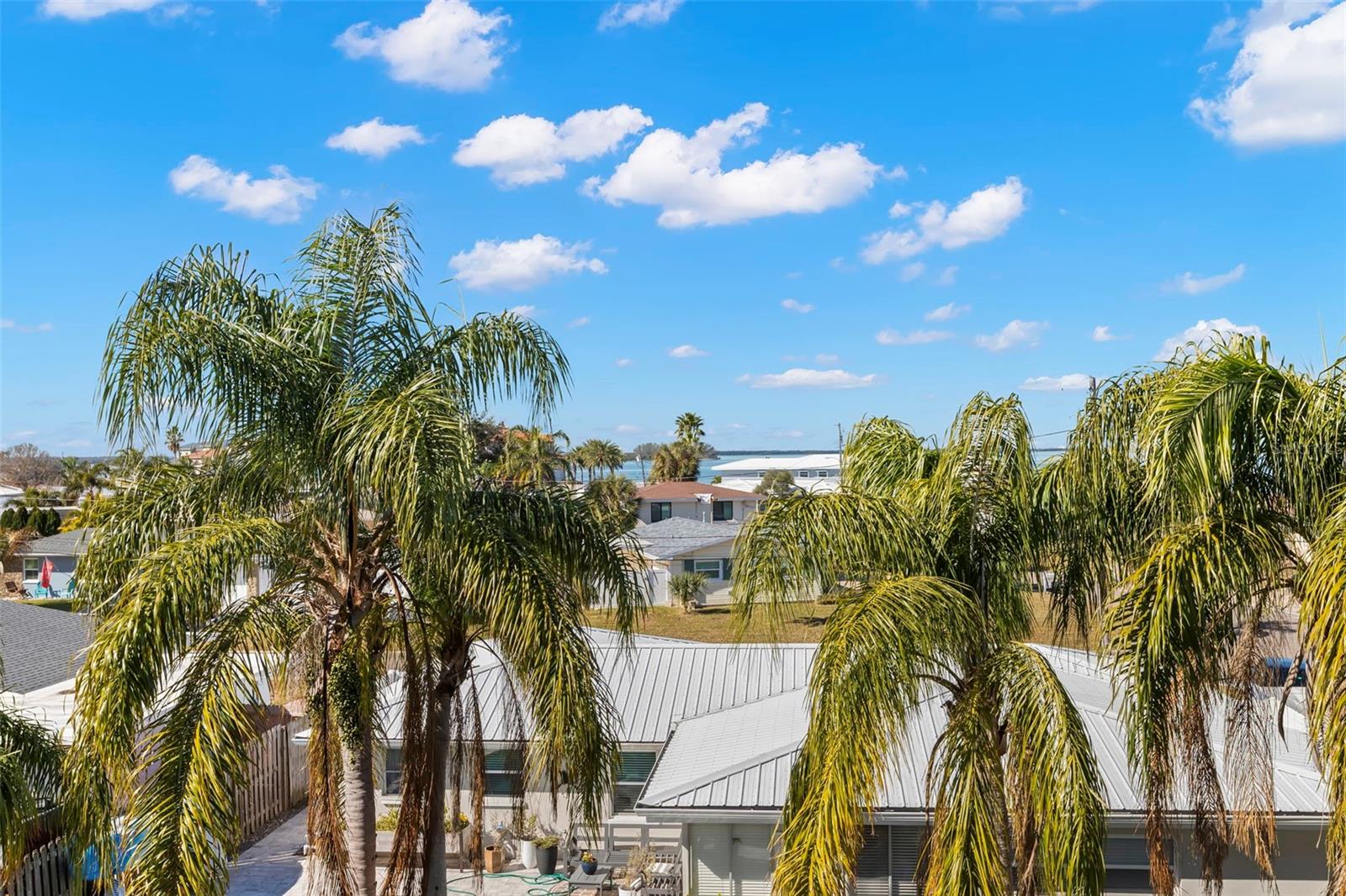 Listing photo id 37 for 2394 Hanover Drive