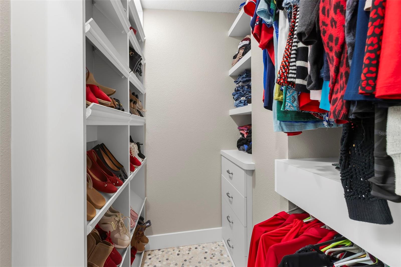 Listing photo id 46 for 2394 Hanover Drive