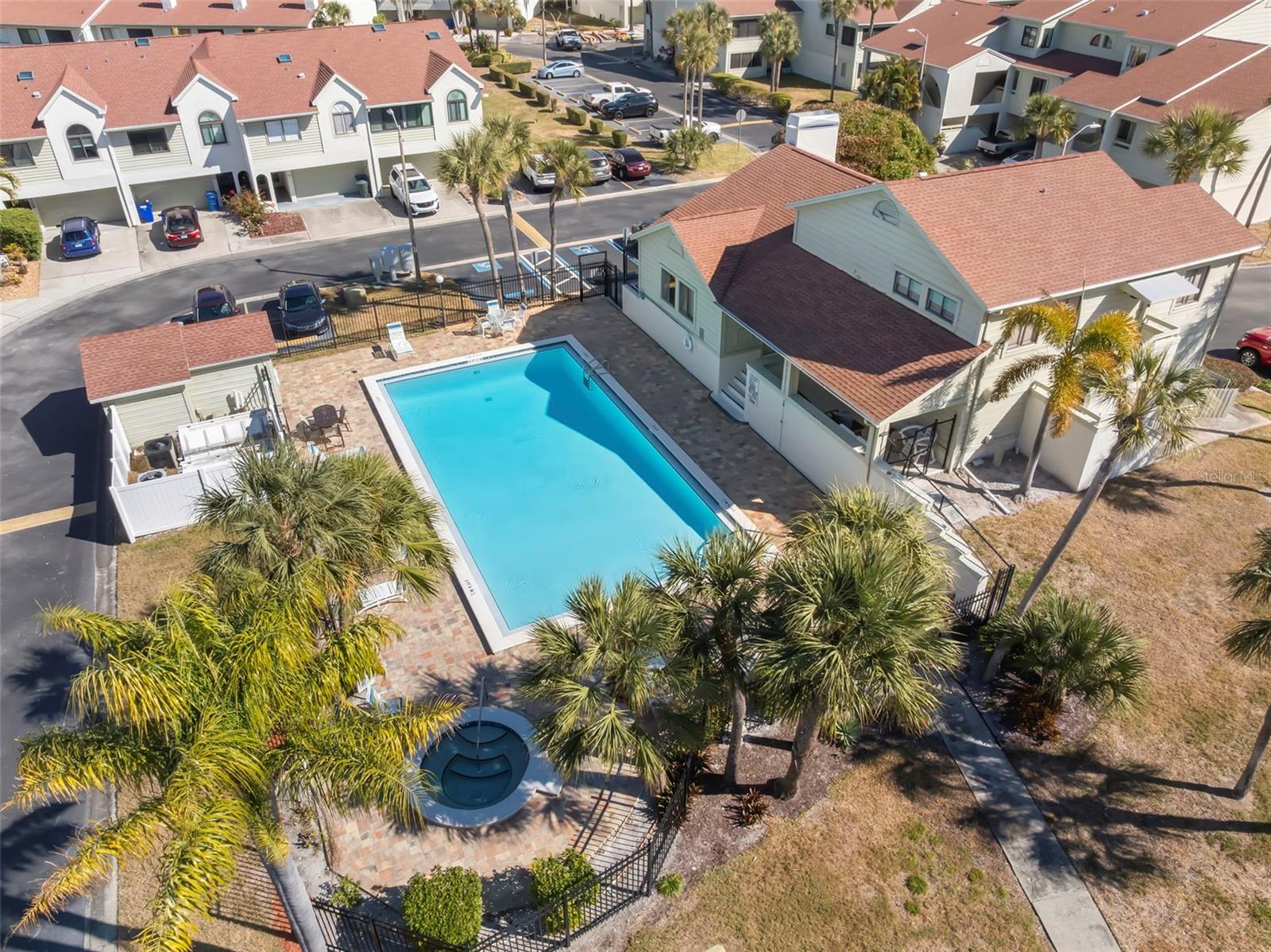 Listing photo id 47 for 2394 Hanover Drive