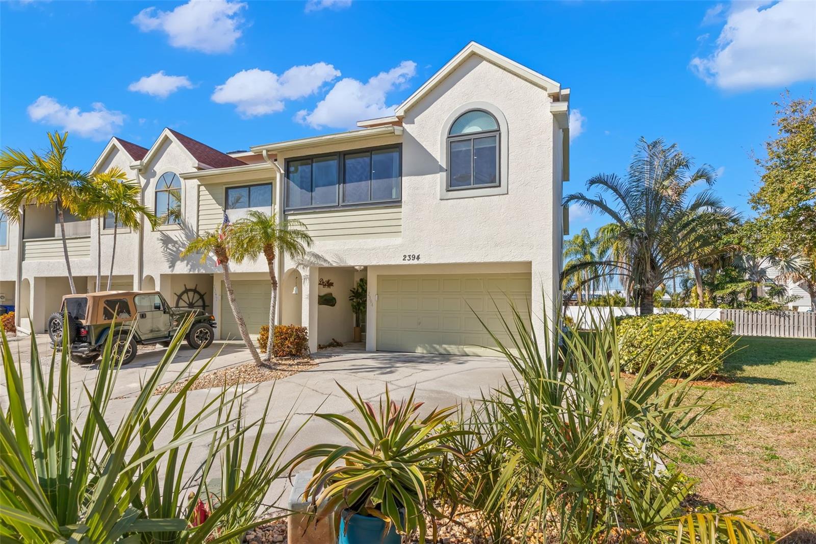 Listing photo id 3 for 2394 Hanover Drive