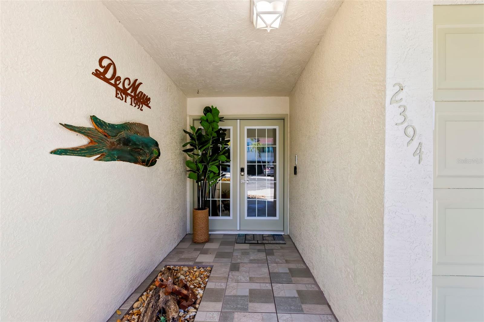 Listing photo id 4 for 2394 Hanover Drive