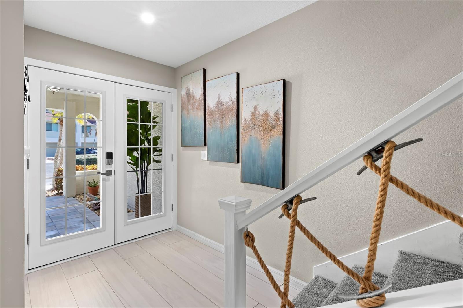 Listing photo id 5 for 2394 Hanover Drive