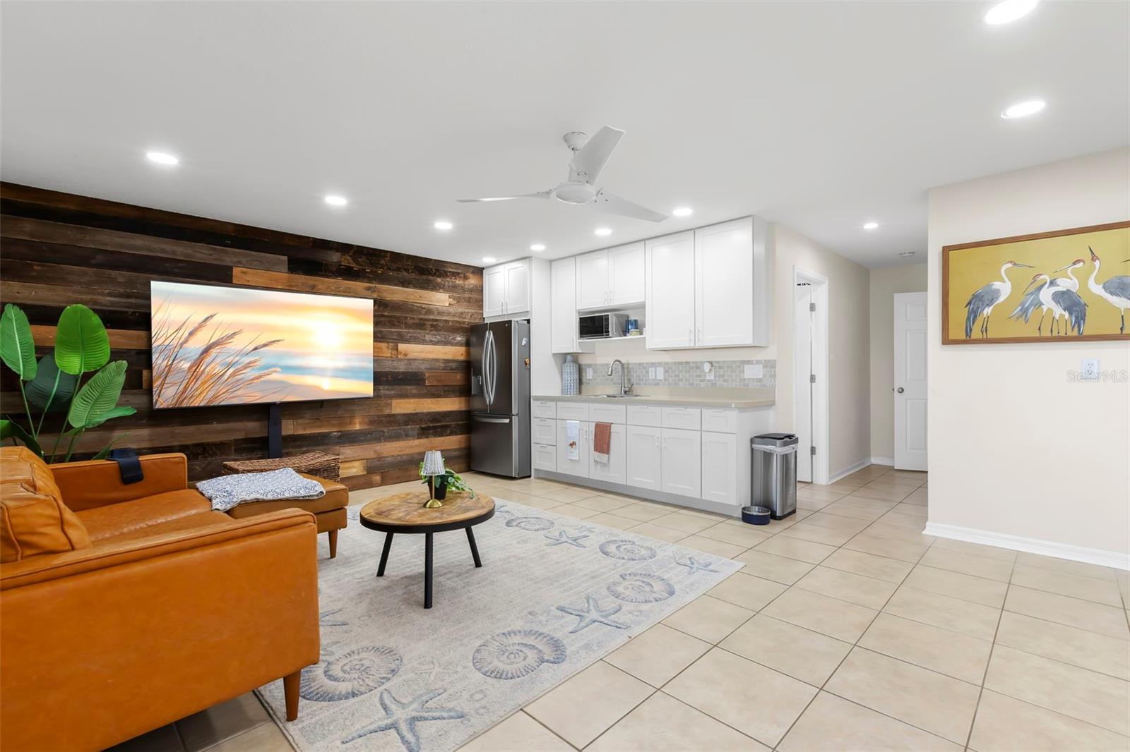 Listing photo id 7 for 2394 Hanover Drive