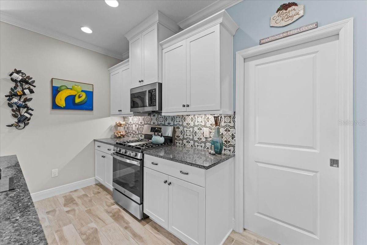 Listing photo id 8 for 2244 Spring Lake Court