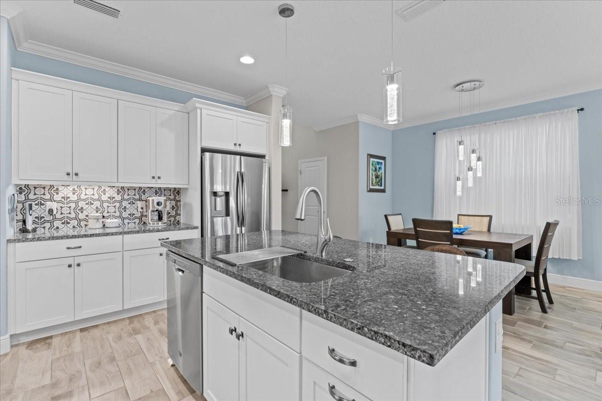 Listing photo id 12 for 2244 Spring Lake Court