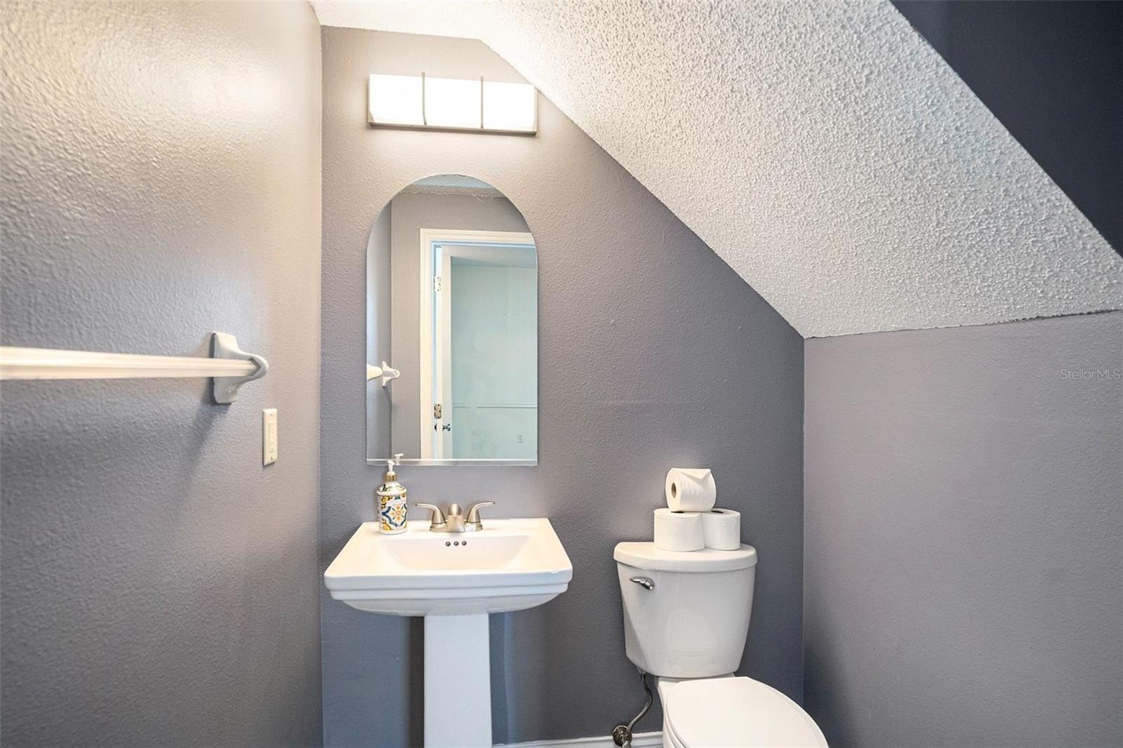 Image 23 of 26 For 10110 Belleville Place