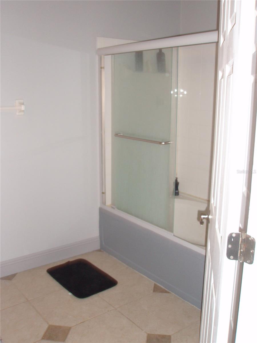 Image 18 of 23 For 6210 Bayside Key Drive