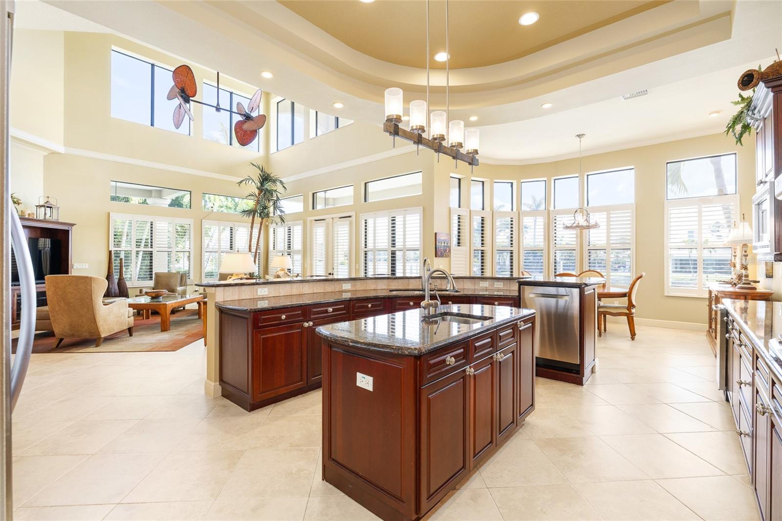 Listing photo id 15 for 4914 59th Avenue S