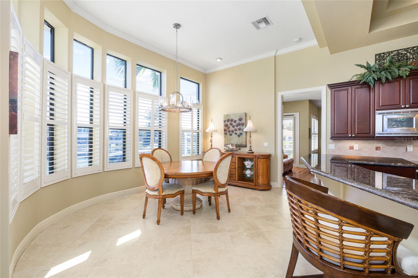 Listing photo id 17 for 4914 59th Avenue S