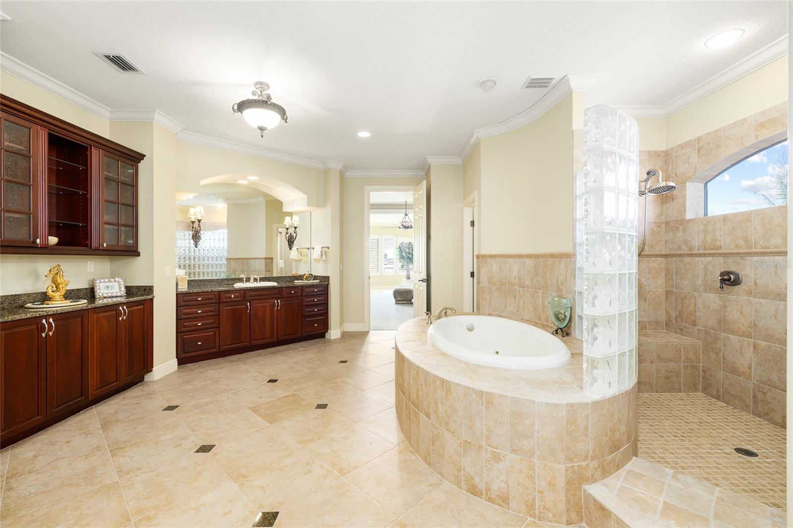 Listing photo id 31 for 4914 59th Avenue S