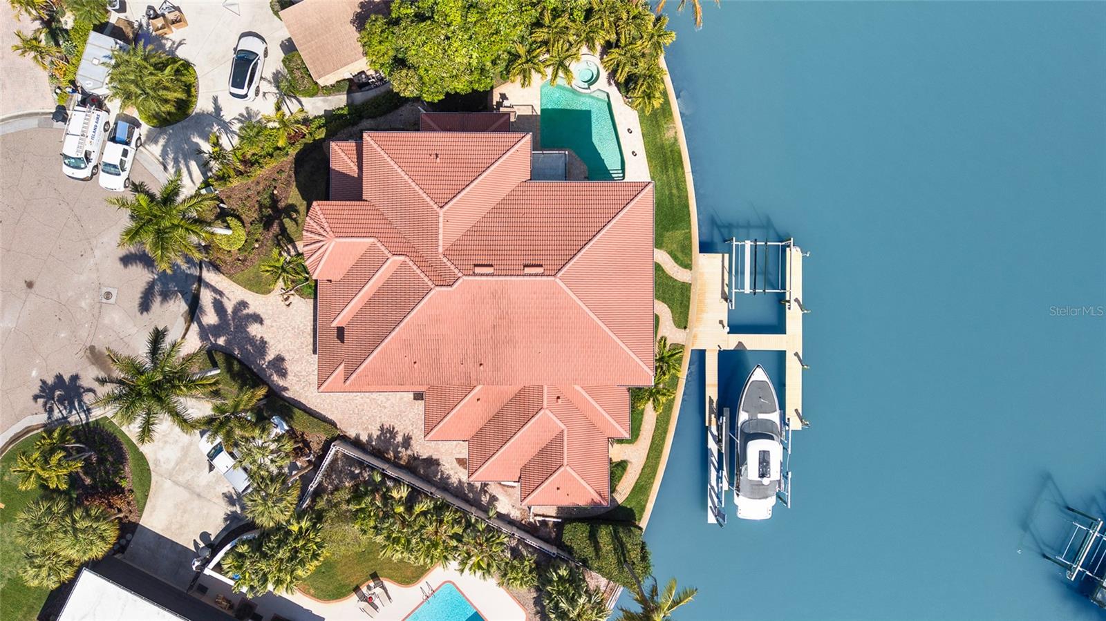 Listing photo id 3 for 4914 59th Avenue S