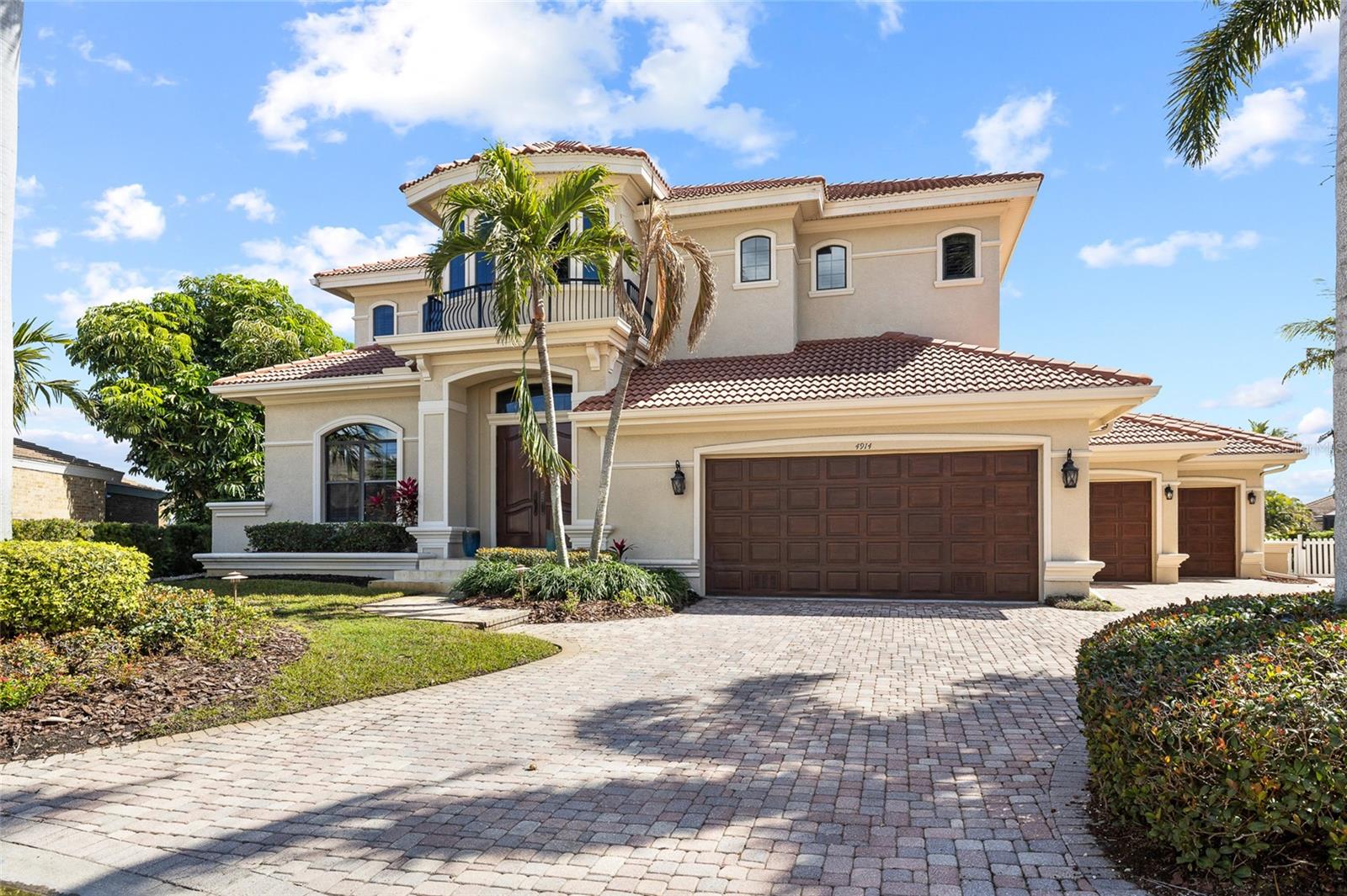 Listing photo id 7 for 4914 59th Avenue S