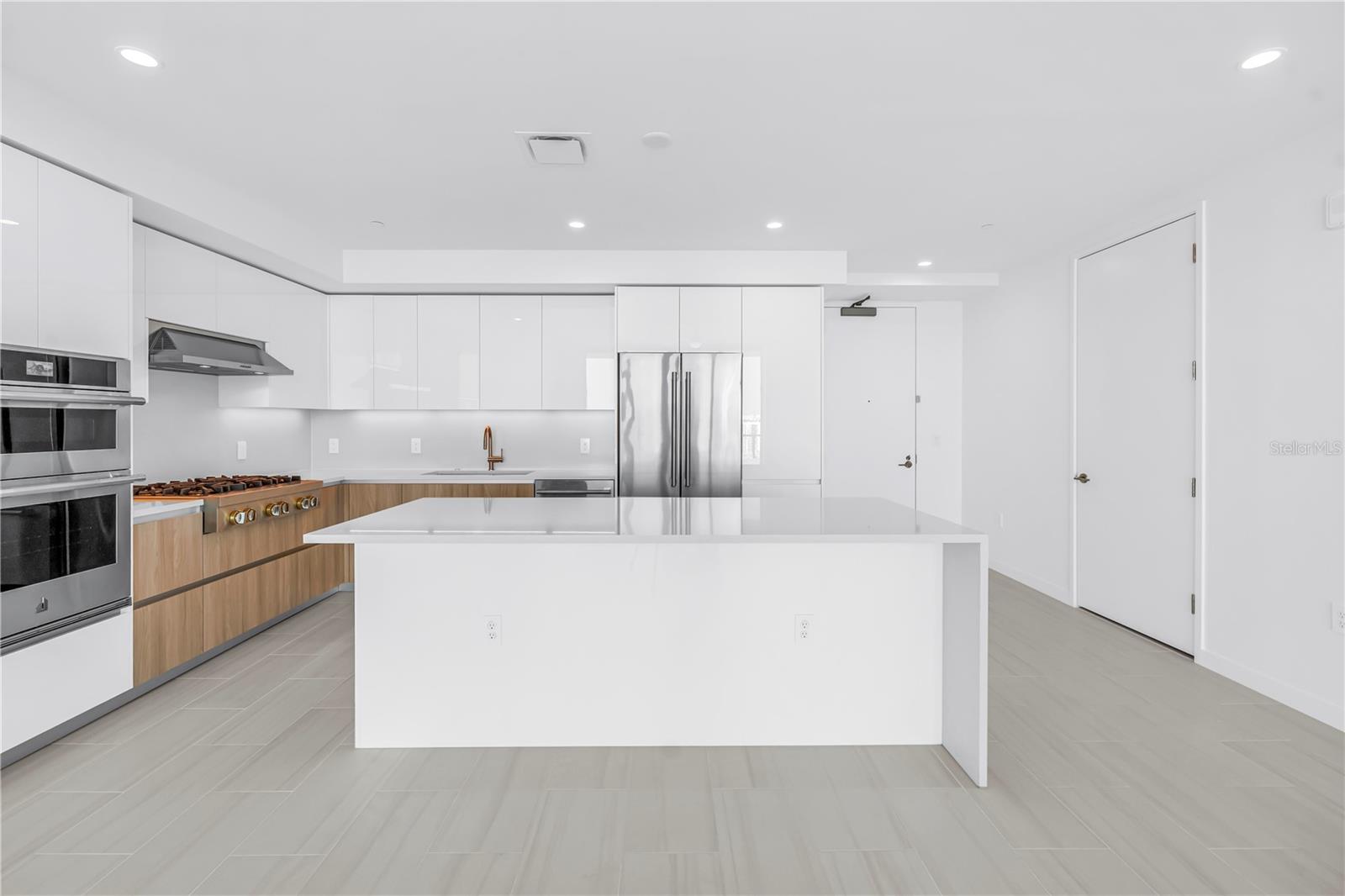 Image 13 of 49 For 400 Central Avenue 1702