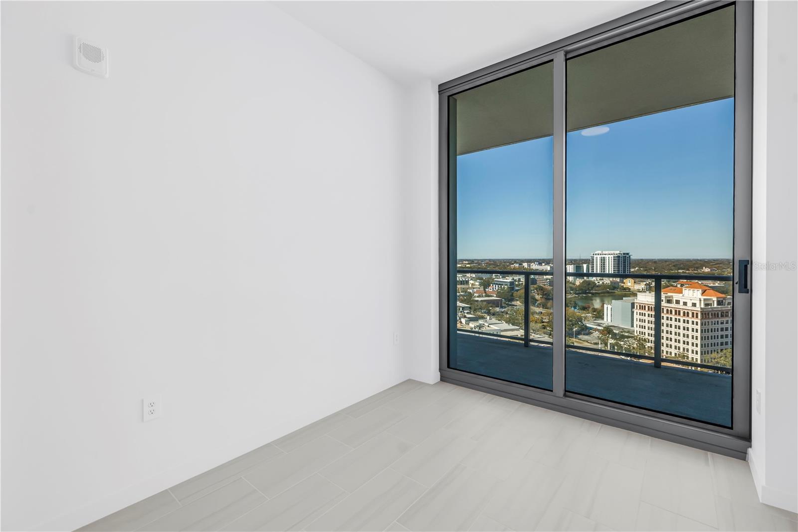 Image 16 of 49 For 400 Central Avenue 1702