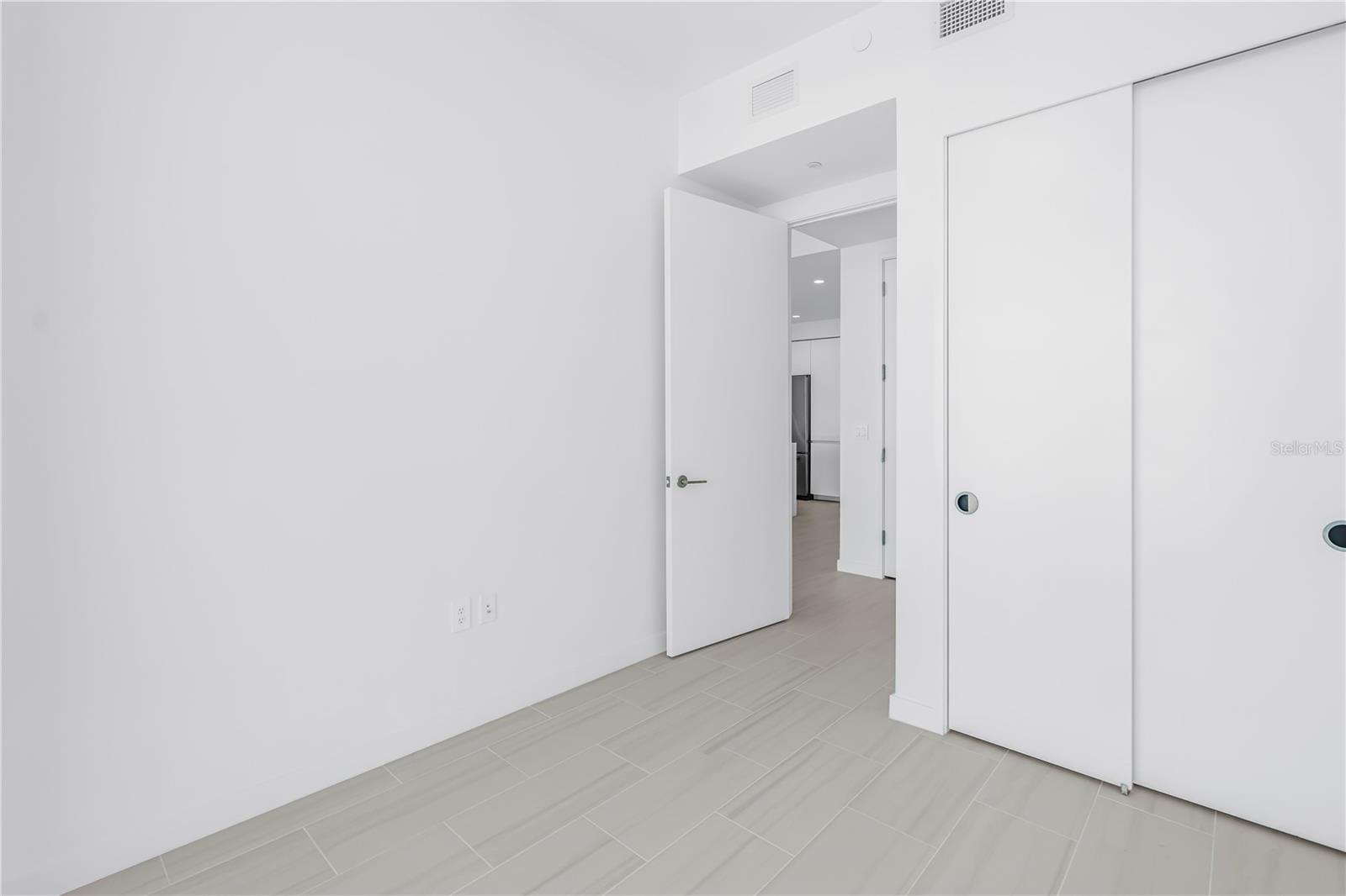 Image 17 of 49 For 400 Central Avenue 1702