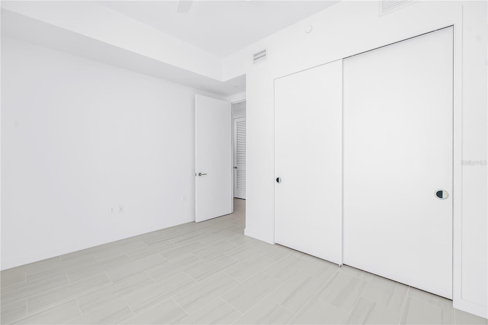 Image 19 of 49 For 400 Central Avenue 1702