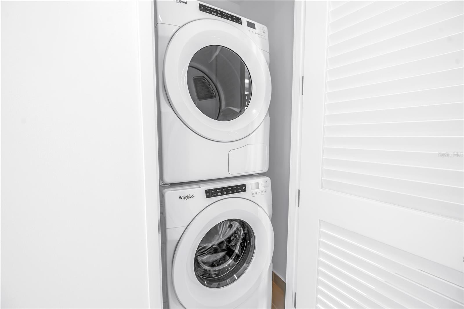 Image 21 of 49 For 400 Central Avenue 1702