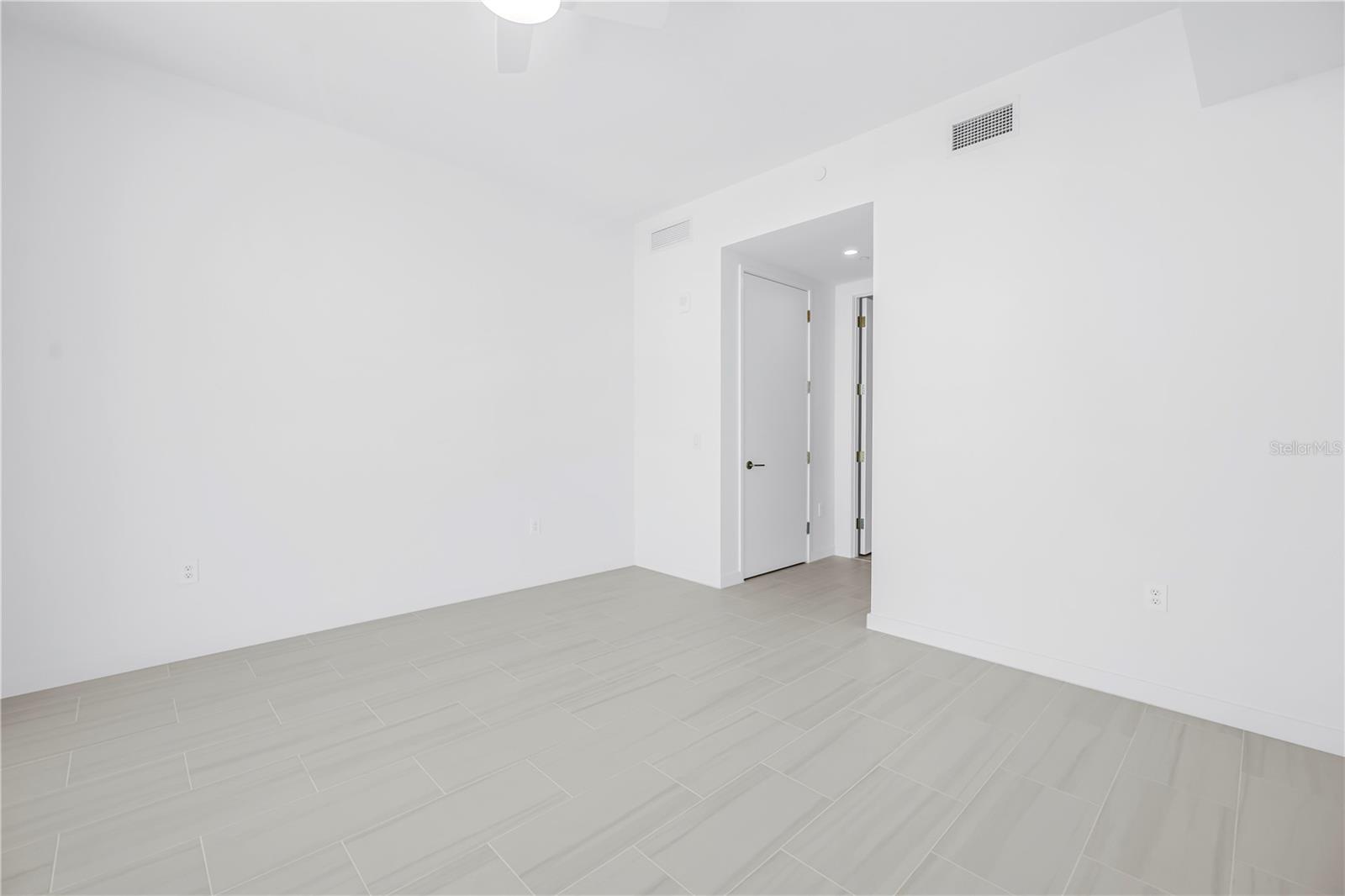 Image 22 of 49 For 400 Central Avenue 1702