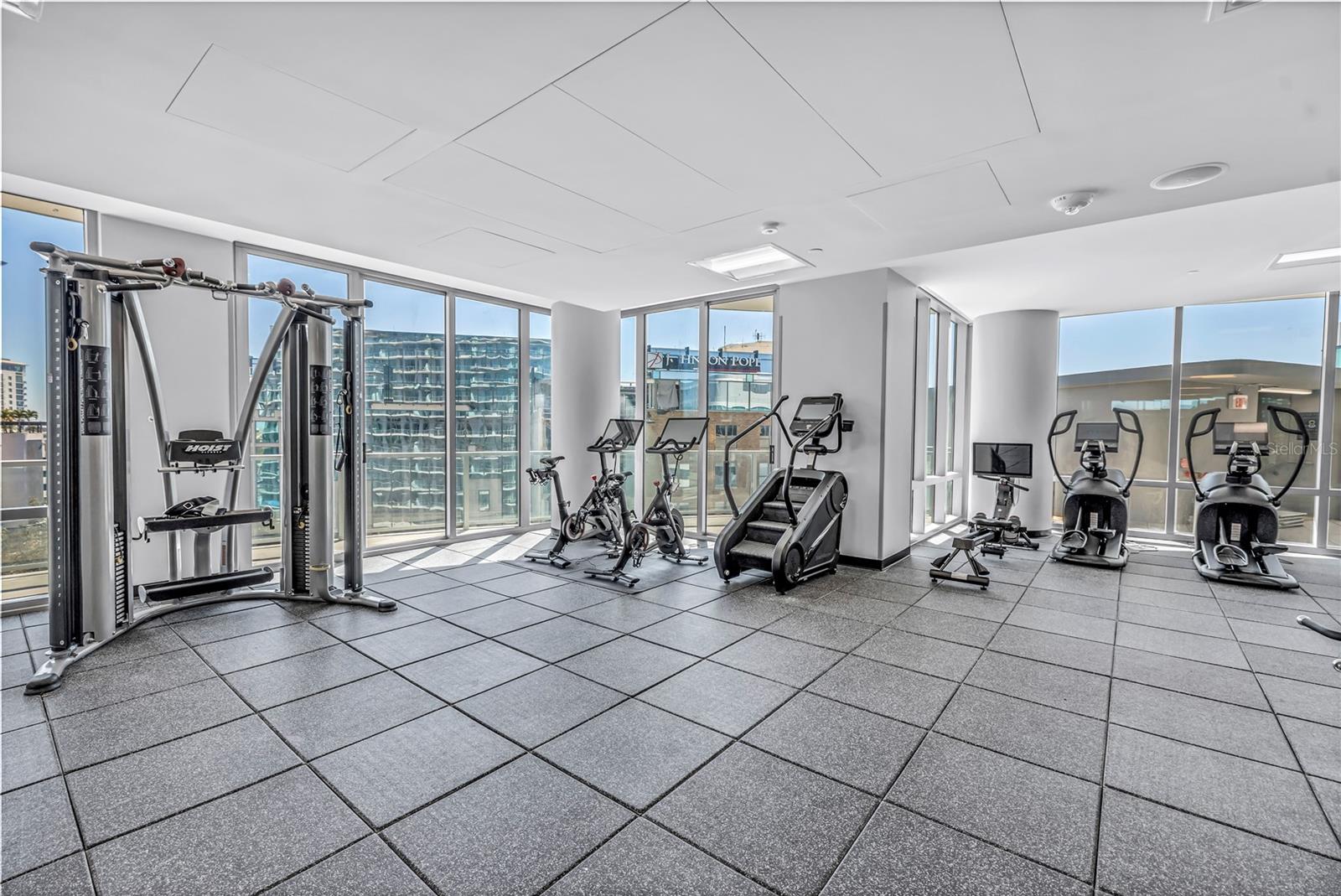 Image 43 of 49 For 400 Central Avenue 1702