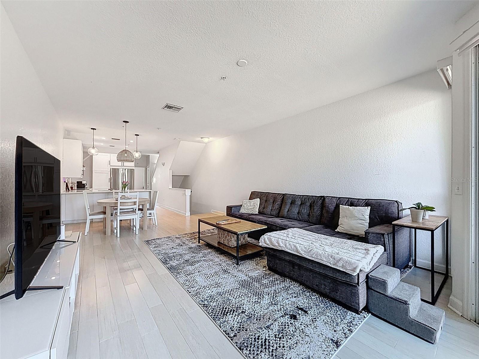 Image 14 of 77 For 106 Brent Circle