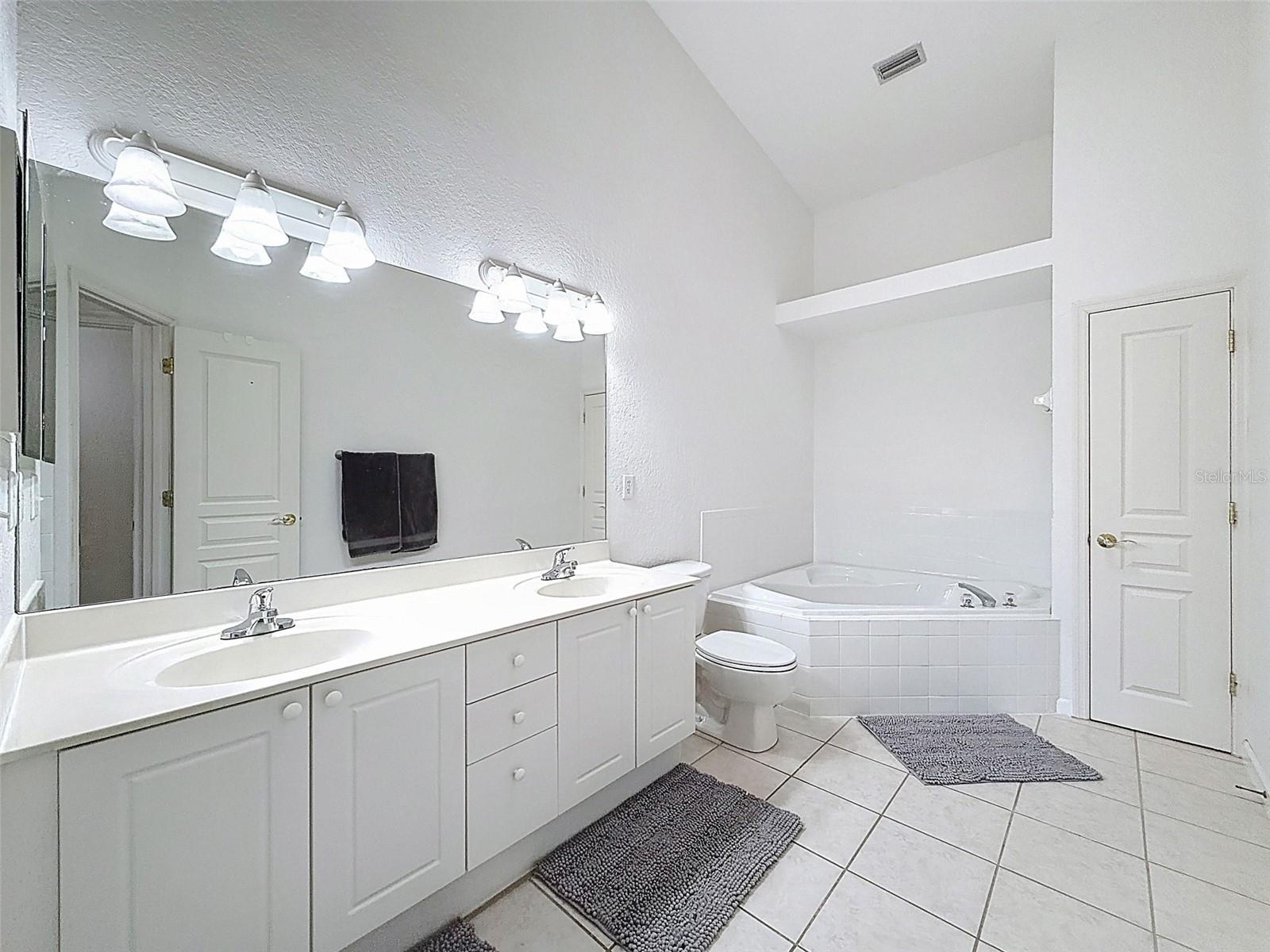 Image 39 of 77 For 106 Brent Circle