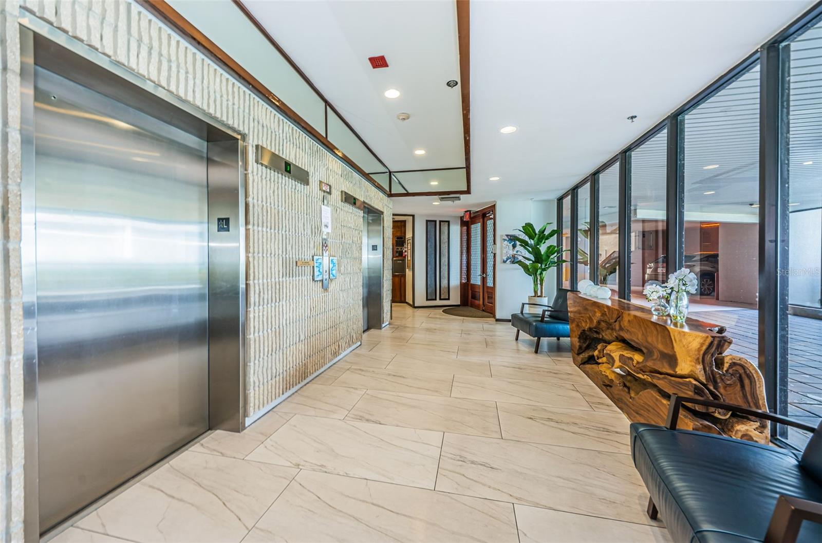 Listing photo id 8 for 1660 Gulf Boulevard 307