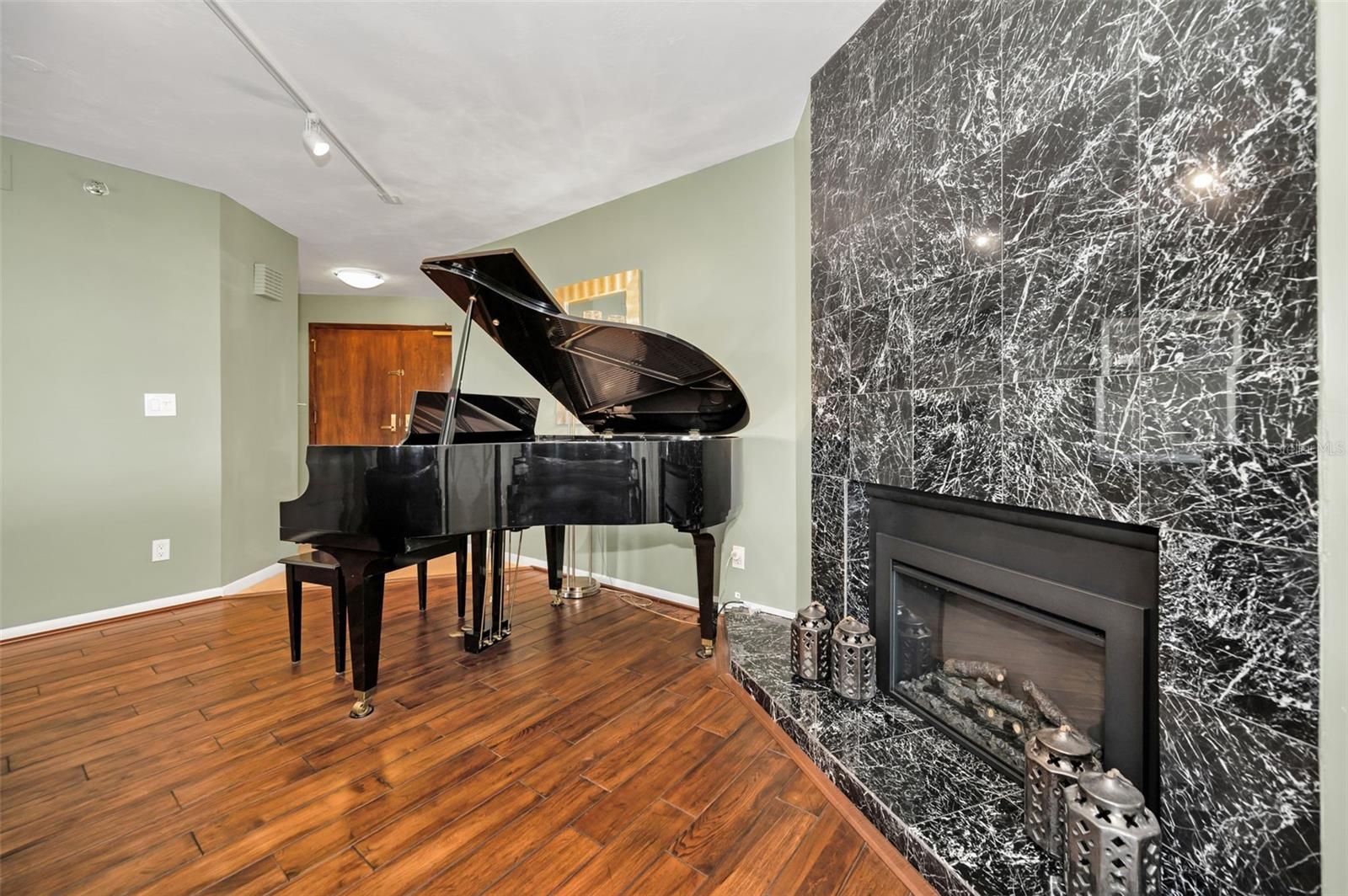 Listing photo id 13 for 1660 Gulf Boulevard 307