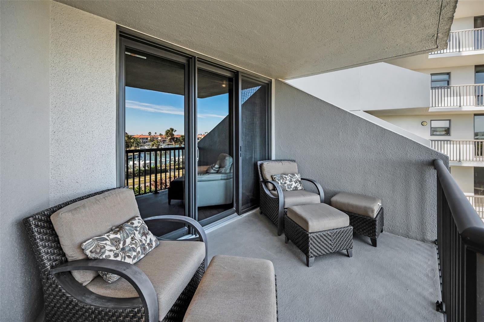 Listing photo id 17 for 1660 Gulf Boulevard 307