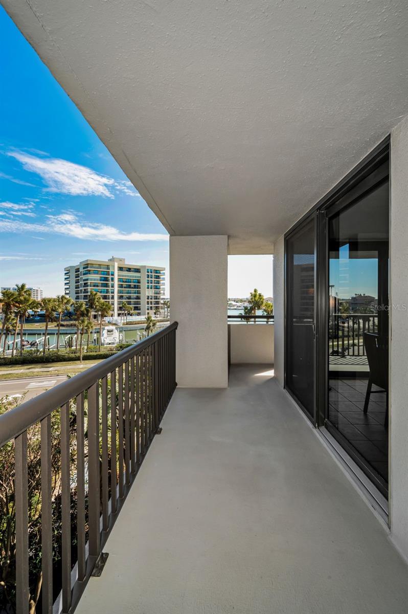 Listing photo id 19 for 1660 Gulf Boulevard 307